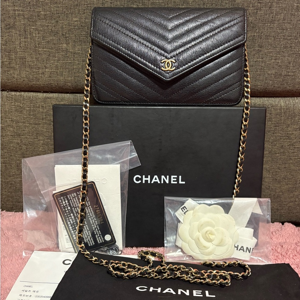Chanel Black Chevron Quilted Leather Chain Bag
